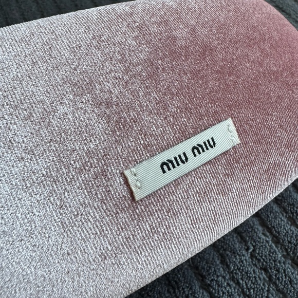 Miu Miu Blush Velvet Eyewear Case - Picture 4 of 10